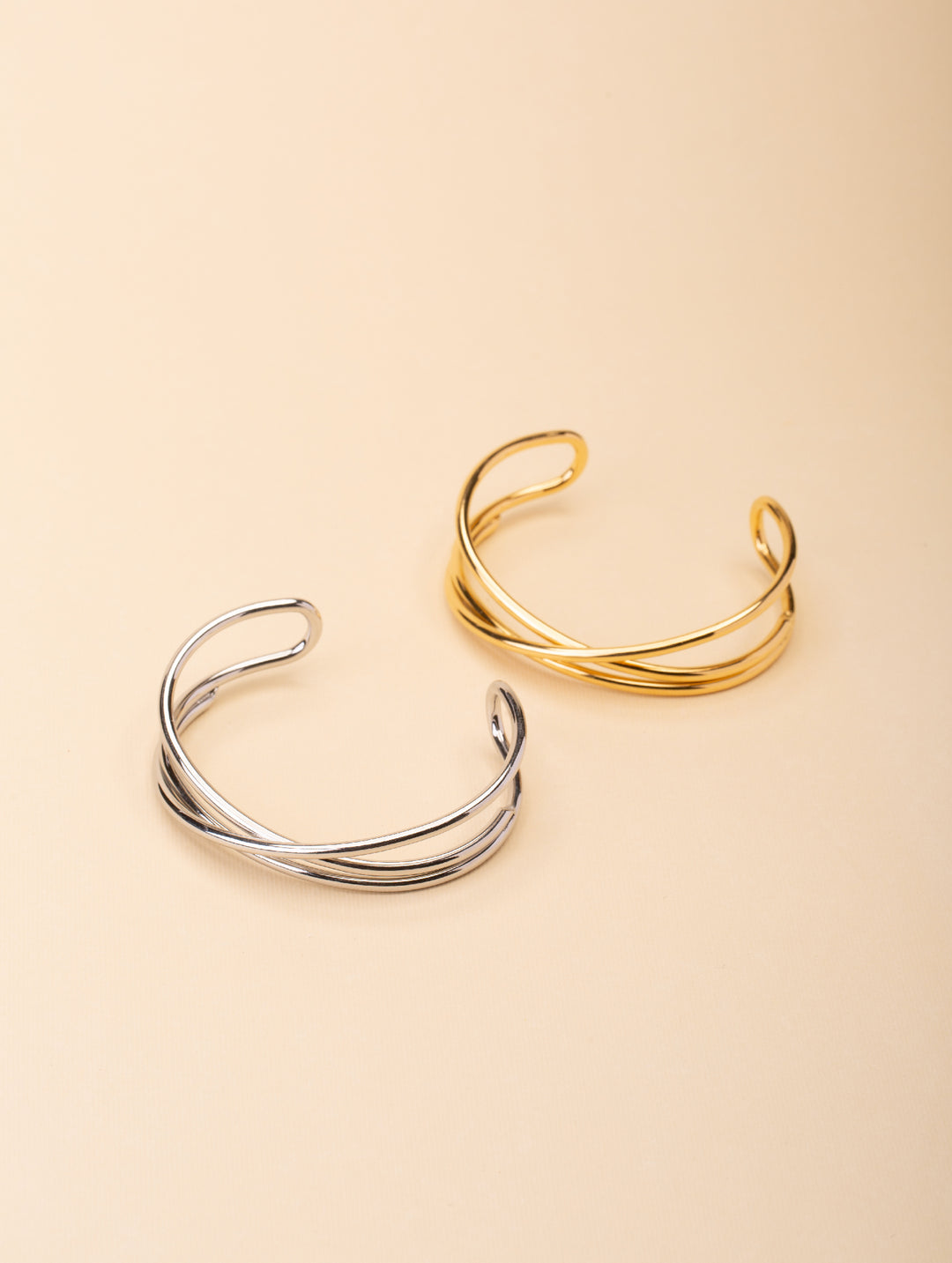 Fearless Crosslined Bangle - Minimalist Lab