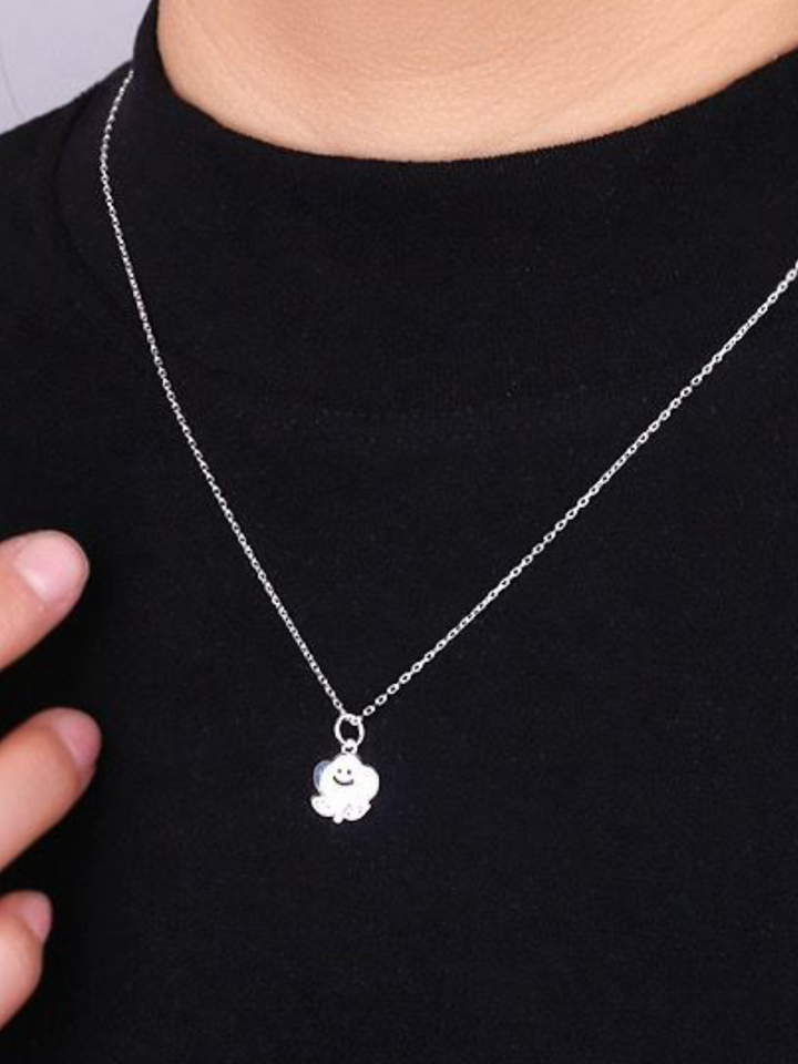 NOMI Smiley Flower Sterling Silver Necklace