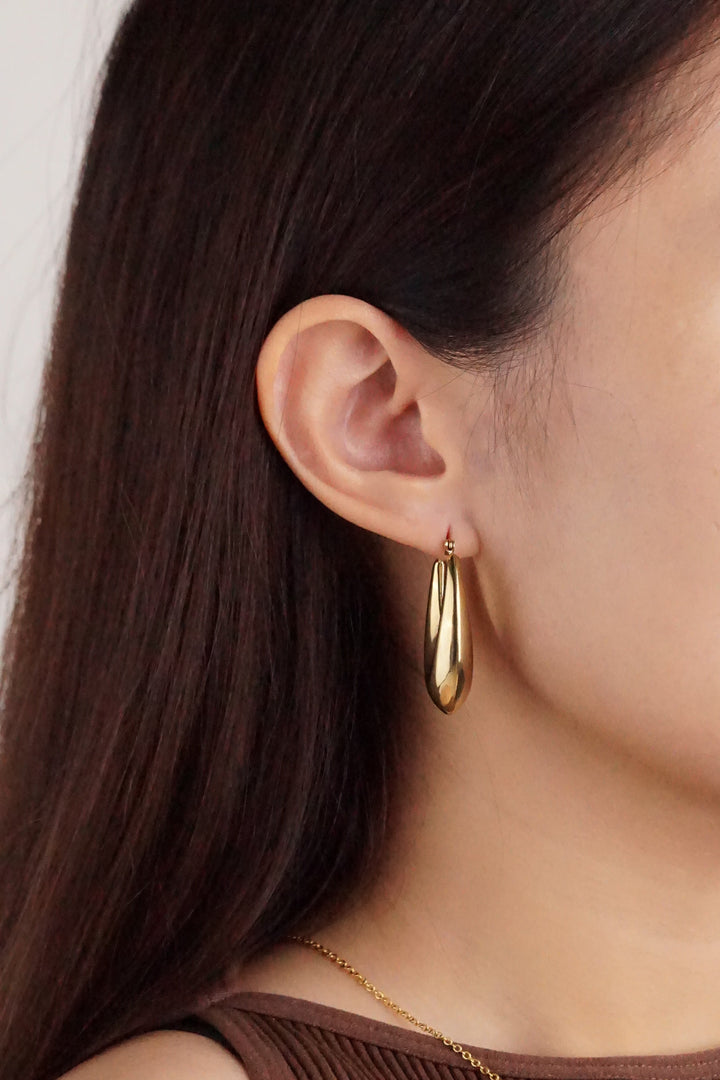 Jayda U-Shaped Hoop Earrings - Minimalist Lab