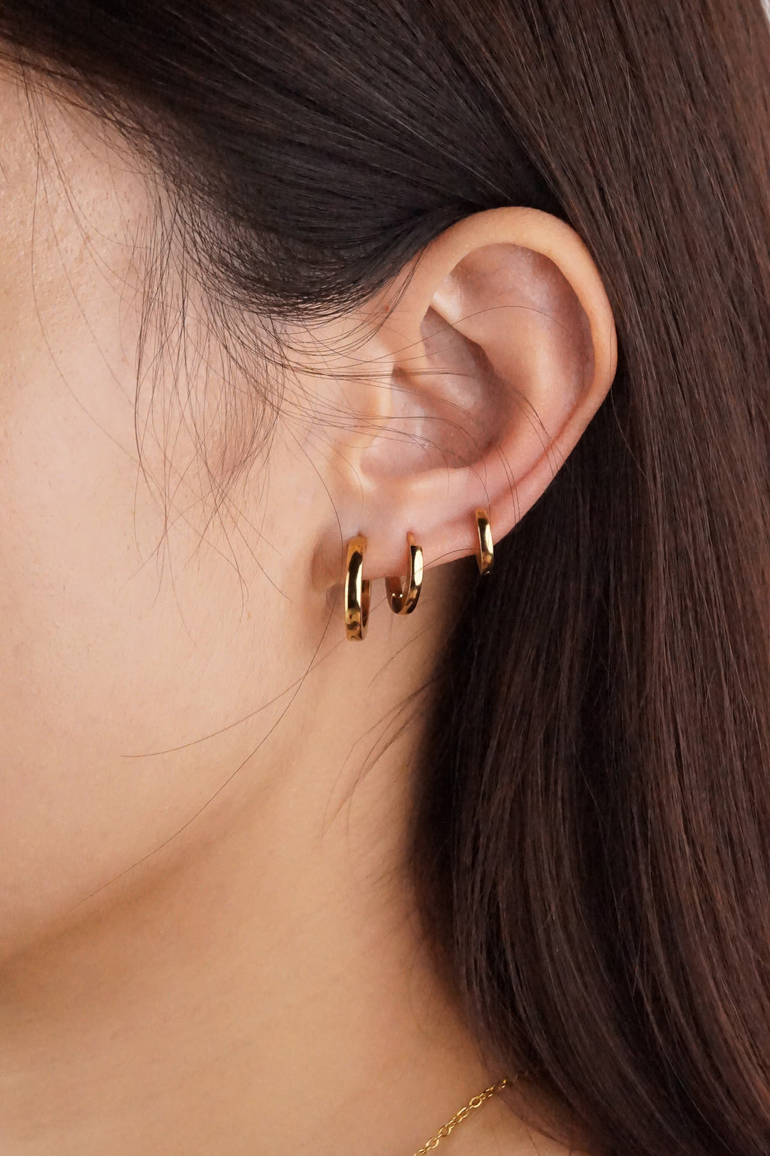 Oliva Essential Huggie Hoop Earrings - Minimalist Lab