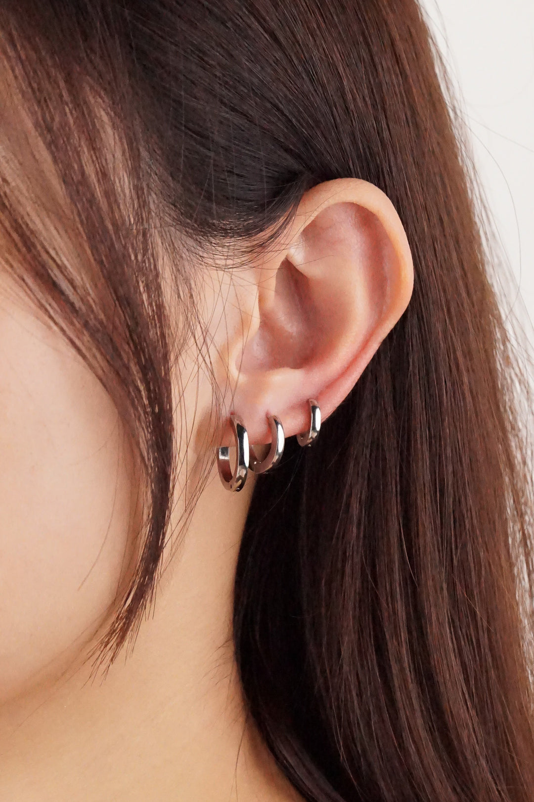 Oliva Essential Huggie Hoop Earrings - Minimalist Lab