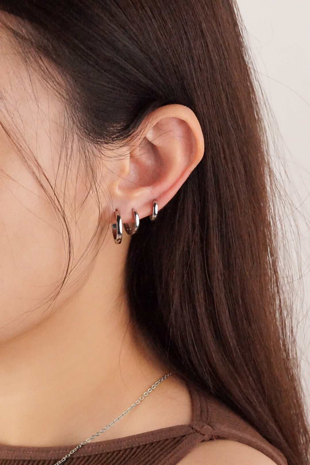 Oliva Essential Huggie Hoop Earrings - Minimalist Lab