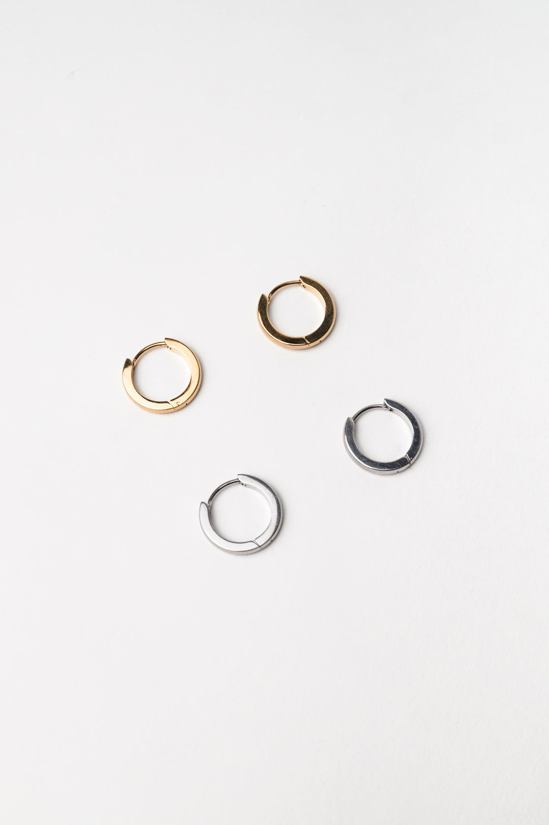 Oliva Essential Huggie Hoop Earrings - Minimalist Lab