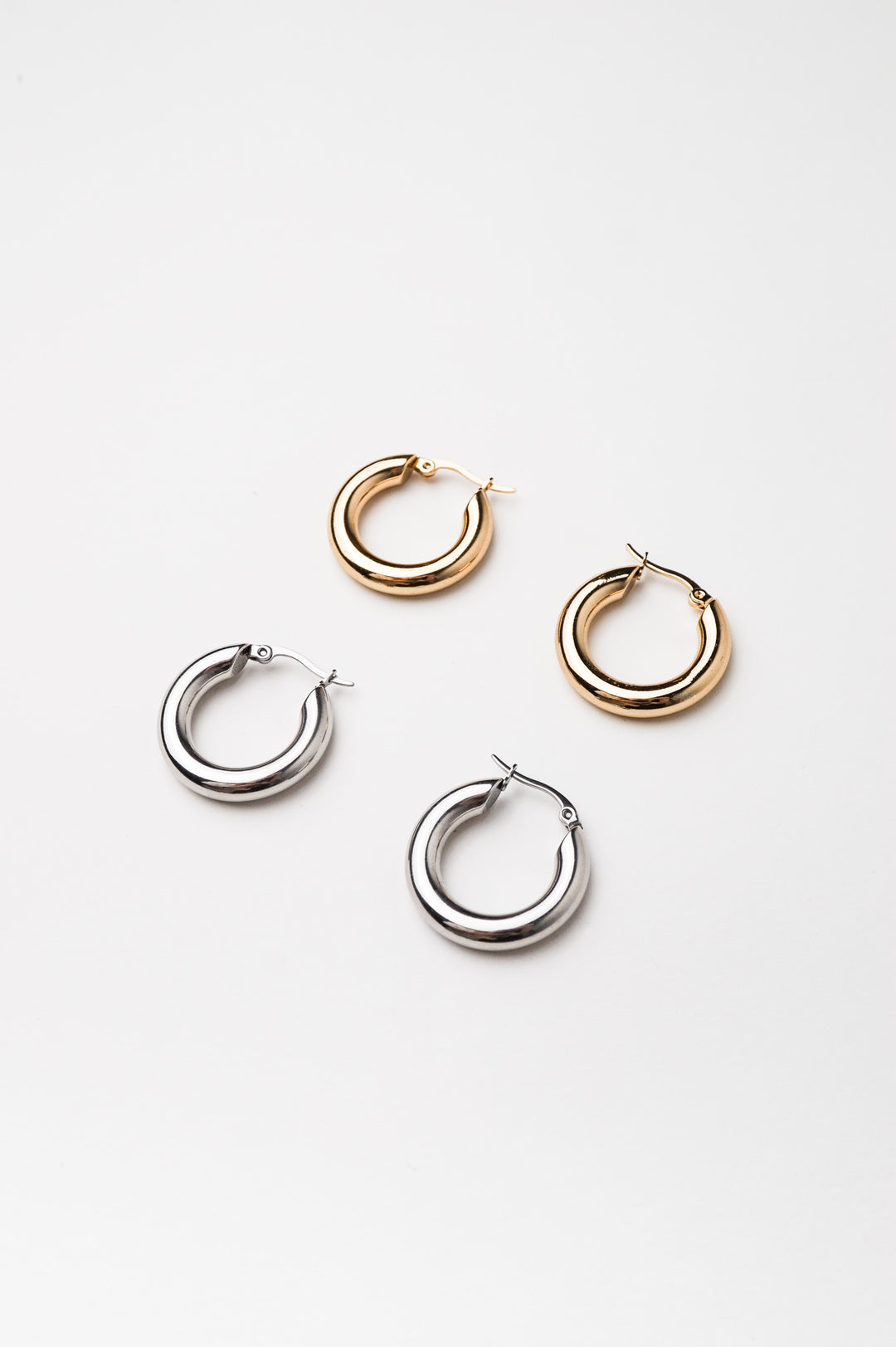 Bobby Bold Essential Hoops - Minimalist Lab